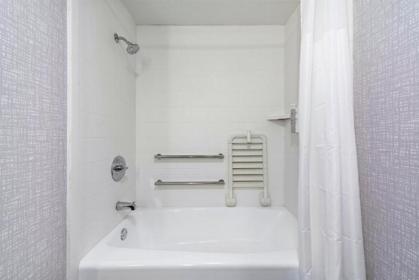 Hampton Inn by Hilton Los Angeles Airport image 17