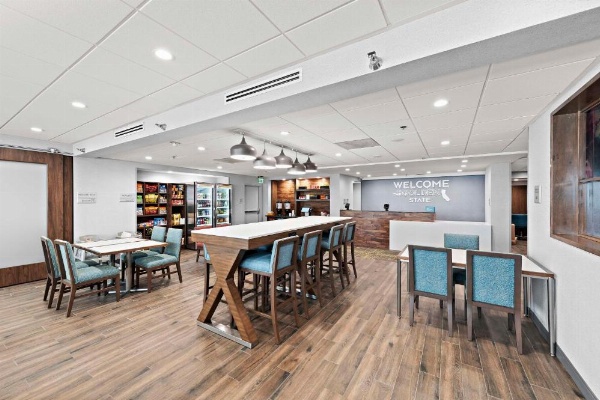 Hampton Inn by Hilton Los Angeles Airport image 21