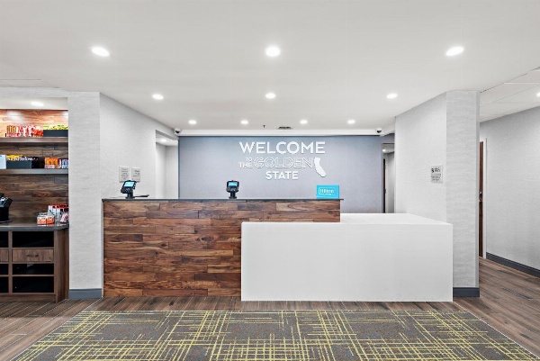 Hampton Inn by Hilton Los Angeles Airport image 4